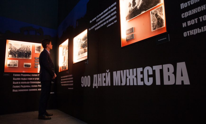 Фотовыставку " 900 дней мужества " о буднях блокадного санкт-петербурга посетили более 80 тысяч людей