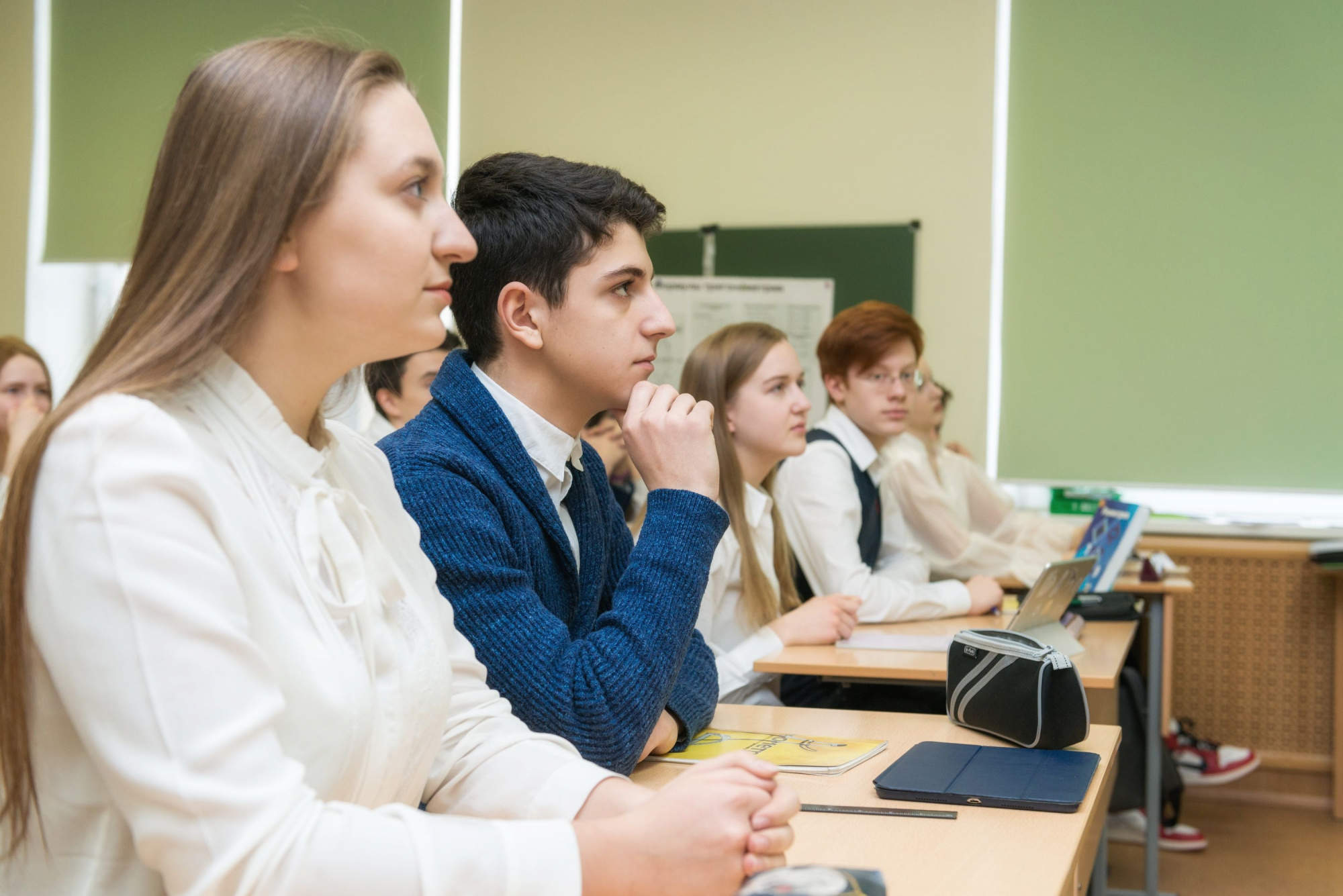 Олимпиады всош 9 класс. Русские школьники. Олимпиада в школе. Школьная олимпиада фото. Современная школа ЕГЭ.