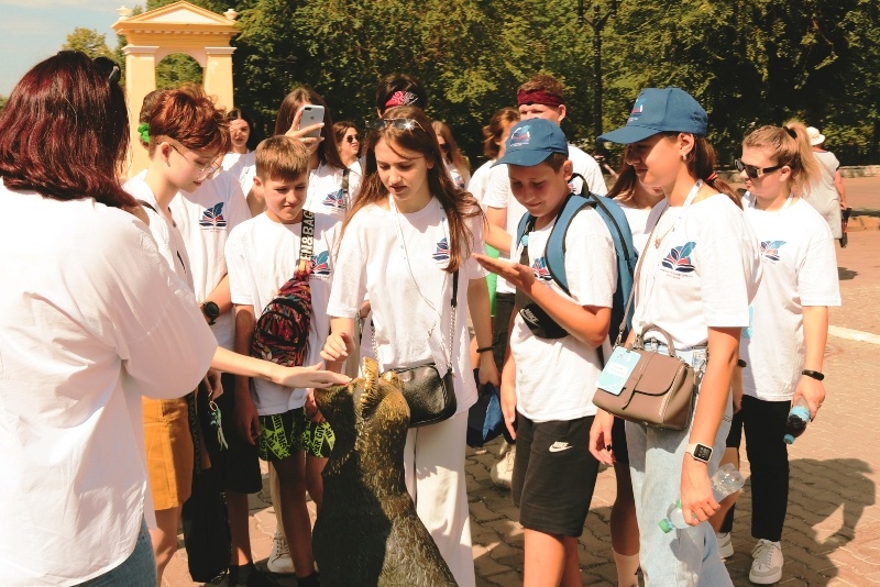 Школьники из ДНР и ЛНР приезжают в педвузы России на " Университетские смены "