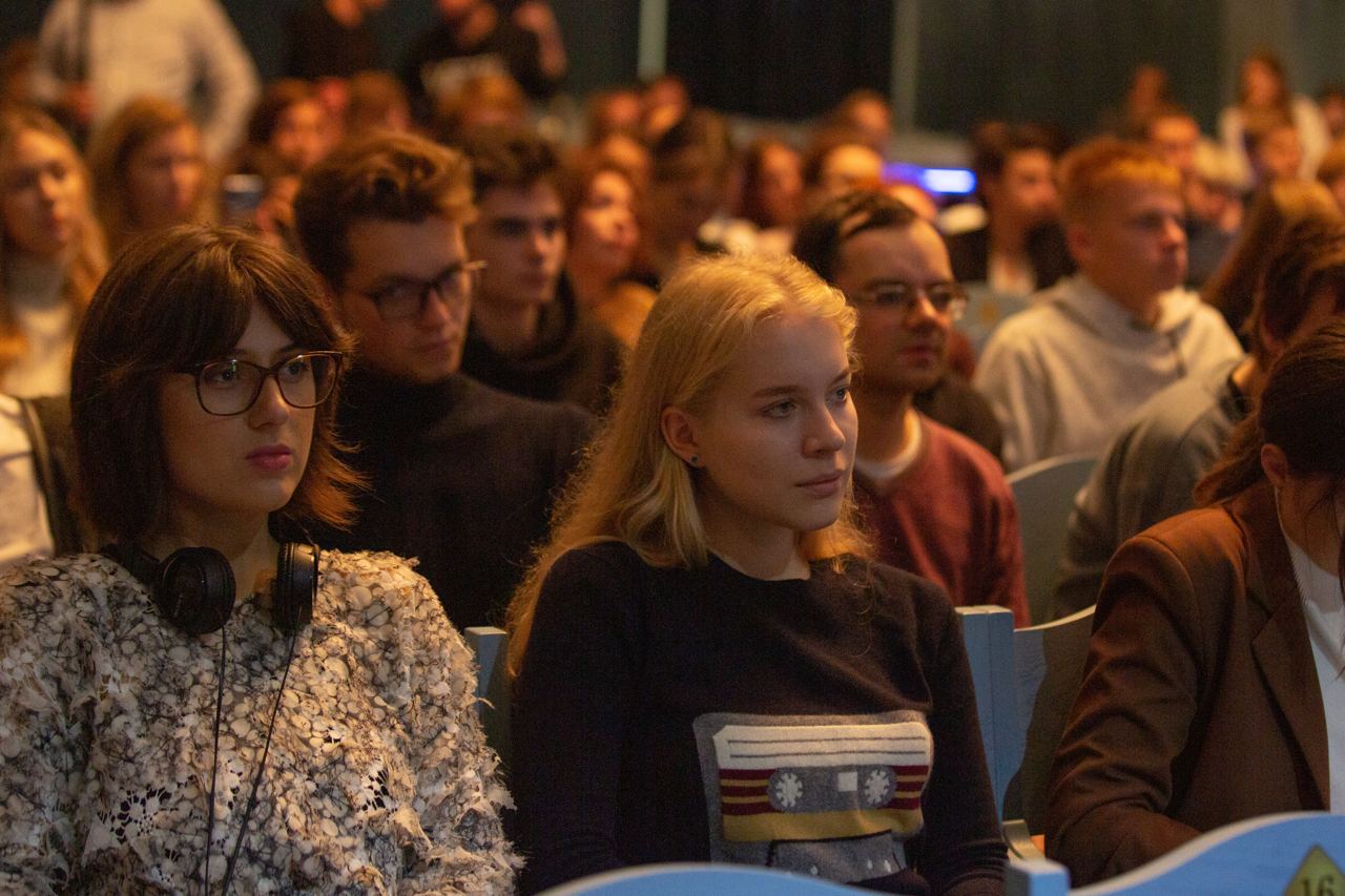150 театральных коллективов России проведут просветительские события для молодежи