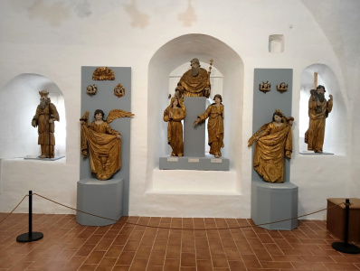 В Кирилло-Белозерский музей-заповедник после реставрации вернулась деревянная скульптура " Распятие "