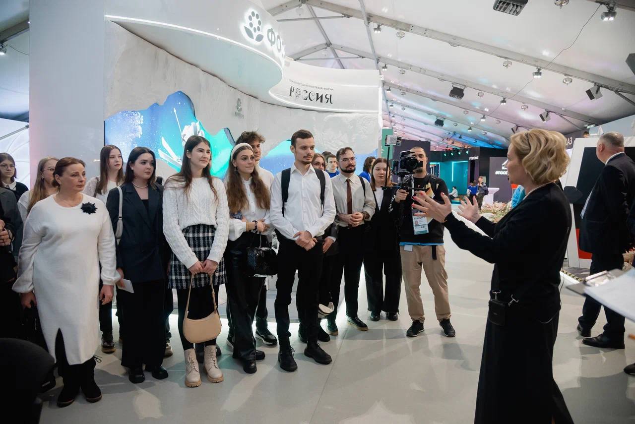 Глава министерства культуры рф Ольга Любимова провела авторскую экскурсию по экспозиции " Наша