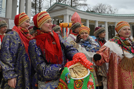 Российские музеи встретят широкую Масленицу с блинами, чаепитием и катанием на санях